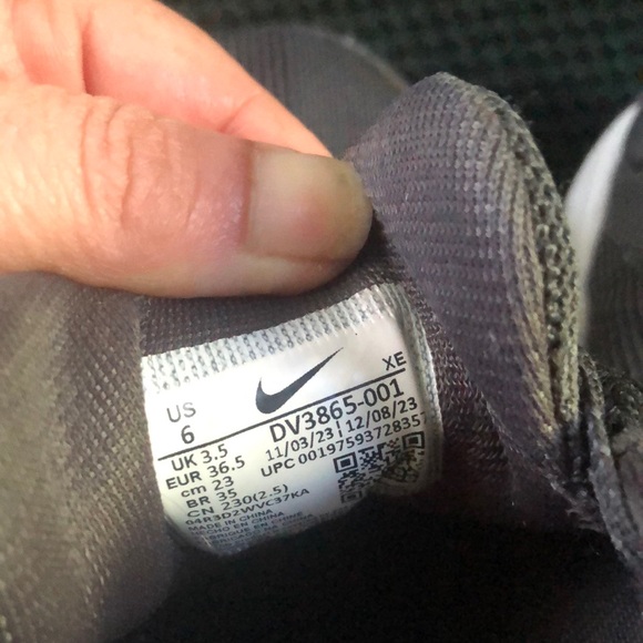 Nike Trail Black and White Running Shoes - Picture 8 of 11